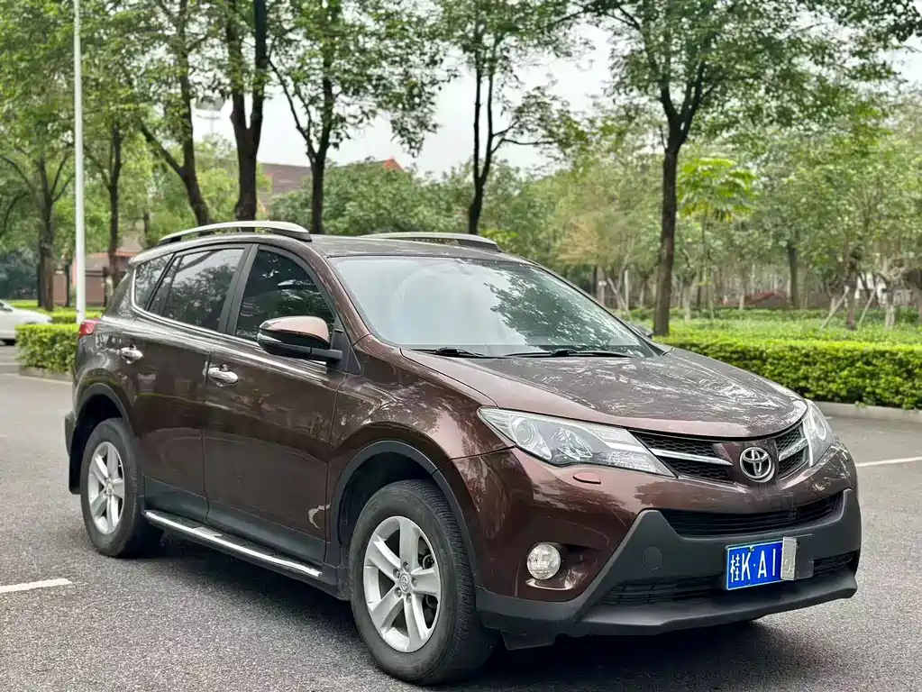 Toyota RAV4 2014 — фото 3