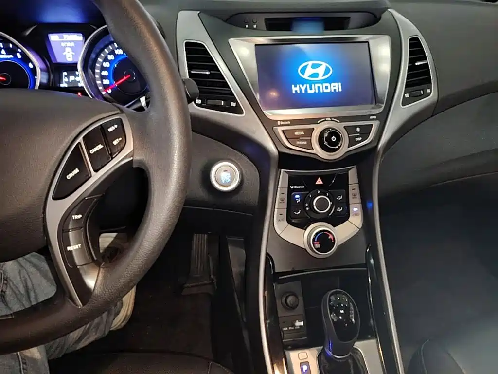 Hyundai Elantra Langdong 2017 — фото 10