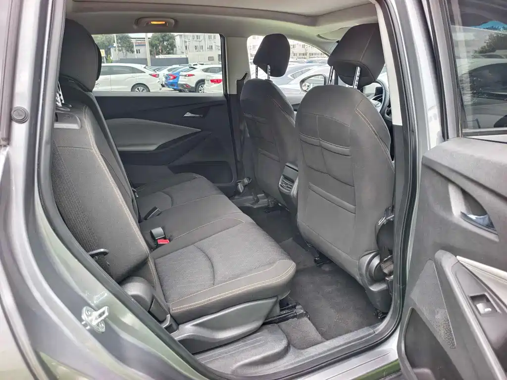 Chevrolet Orlando 2023 — фото 16