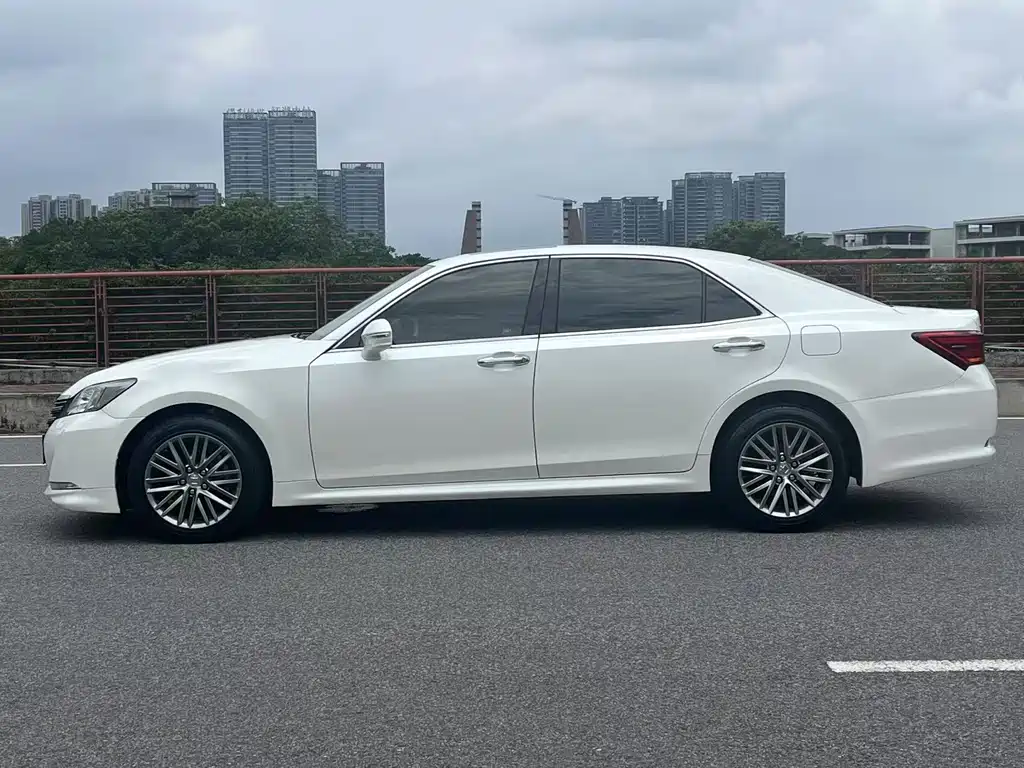 Toyota Crown 2017 — фото 4