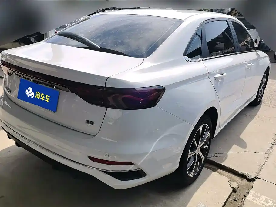 Geely Emgrand 2023