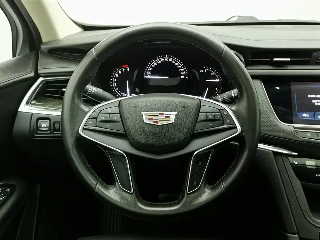 Cadillac XT5 2017 — фото 11
