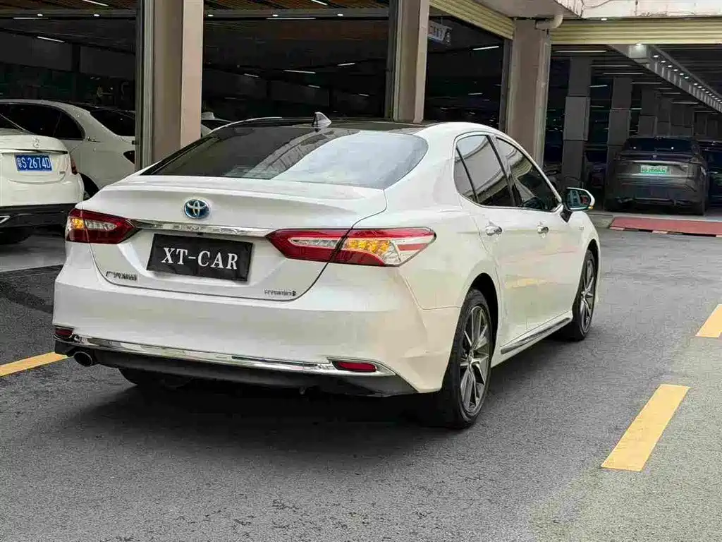 Toyota Camry 2023 — фото 9