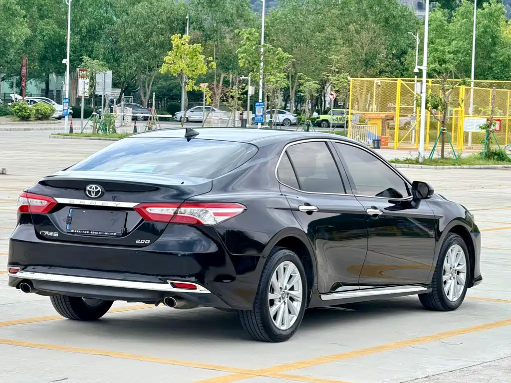 Toyota Camry 2023 — фото 4