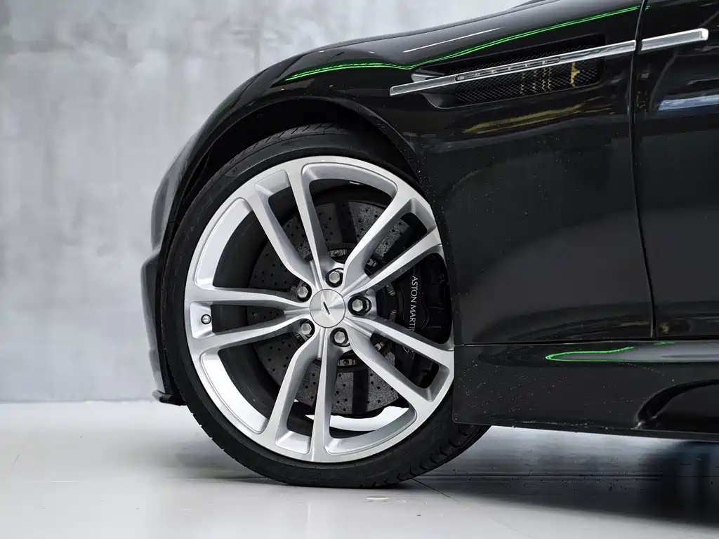 Aston Martin DBS 2014 — фото 7