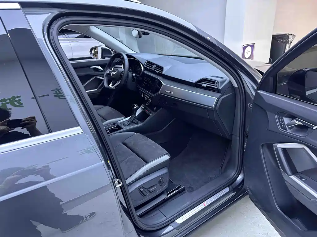 Audi Q3 2023 — фото 10