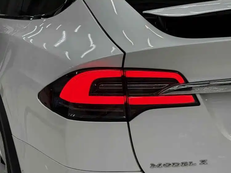 Tesla Model X 2017 — фото 8