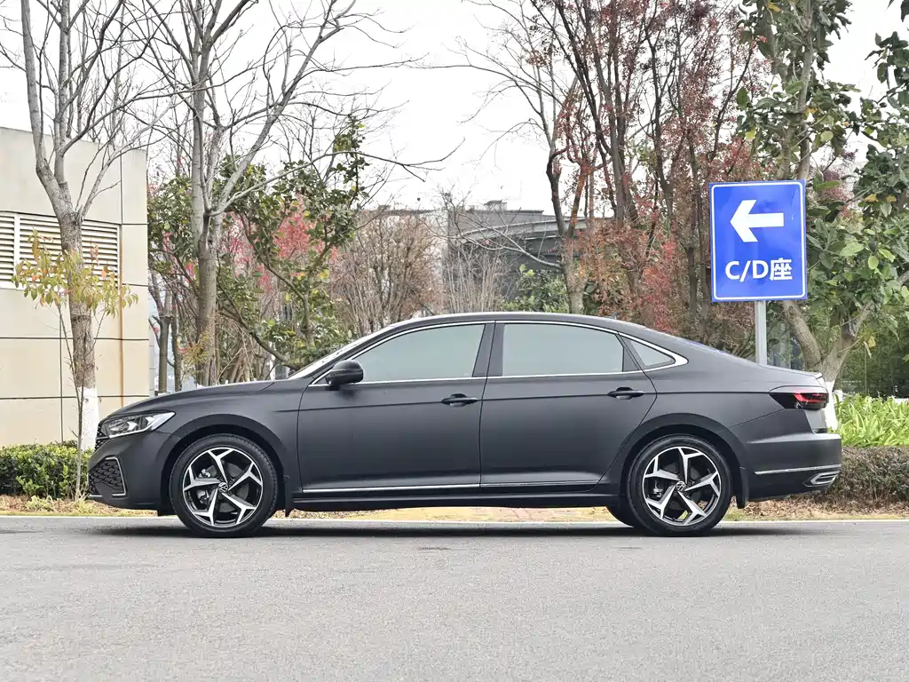 Volkswagen Passat 2024
