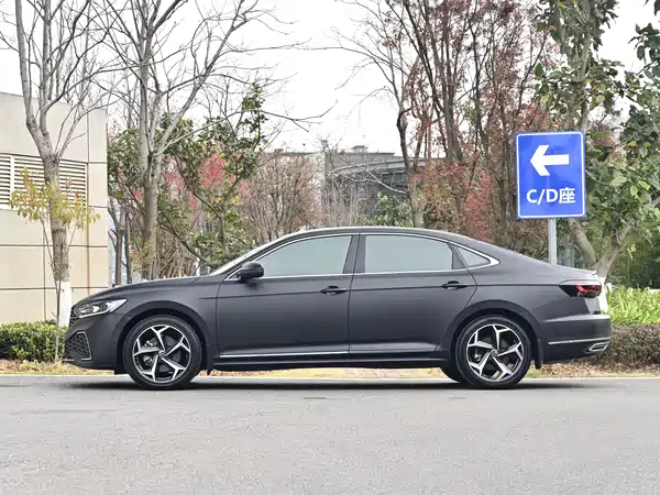Volkswagen Passat 2024