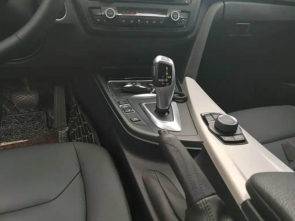 BMW 3 Series 2015 — фото 14