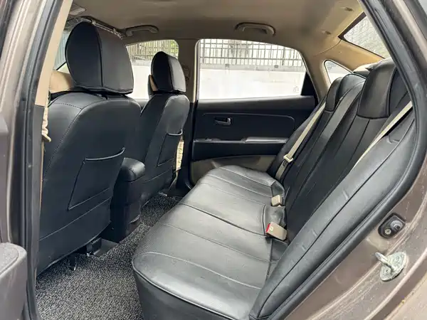 Hyundai Yuedong 2011