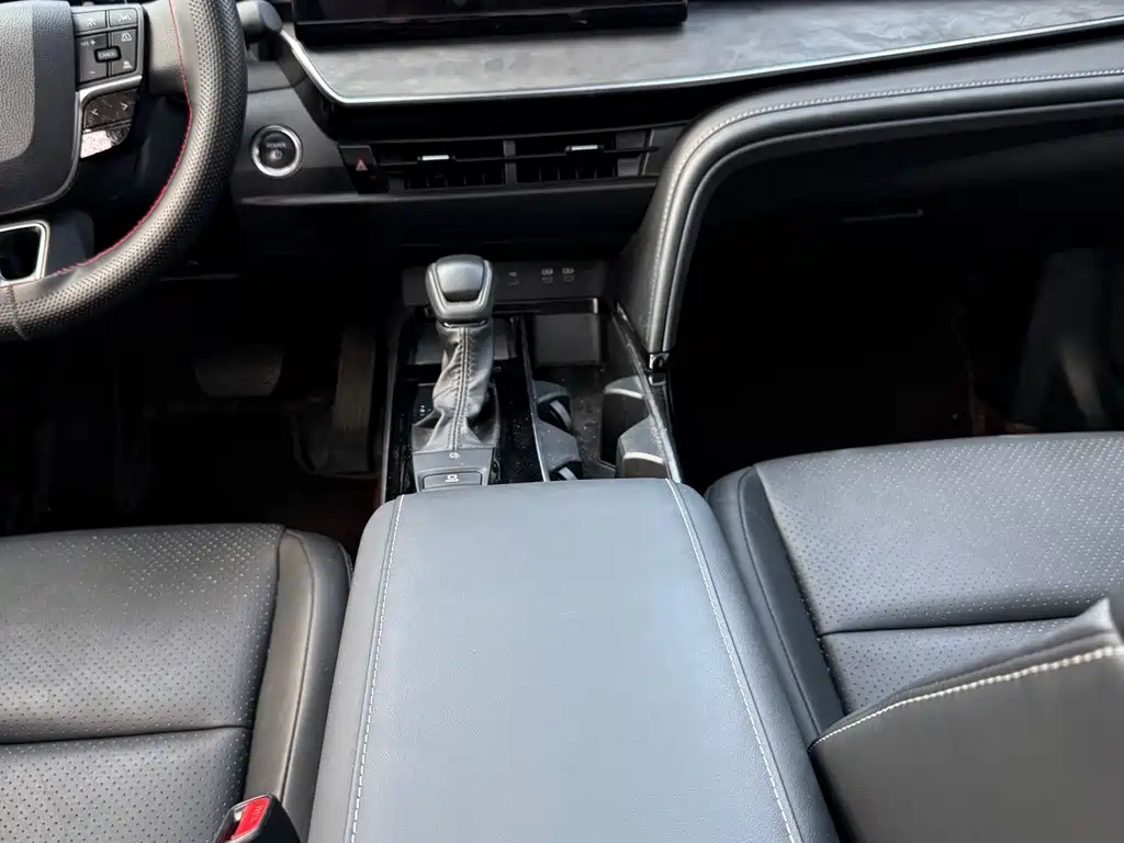 Toyota Camry 2025 — фото 17