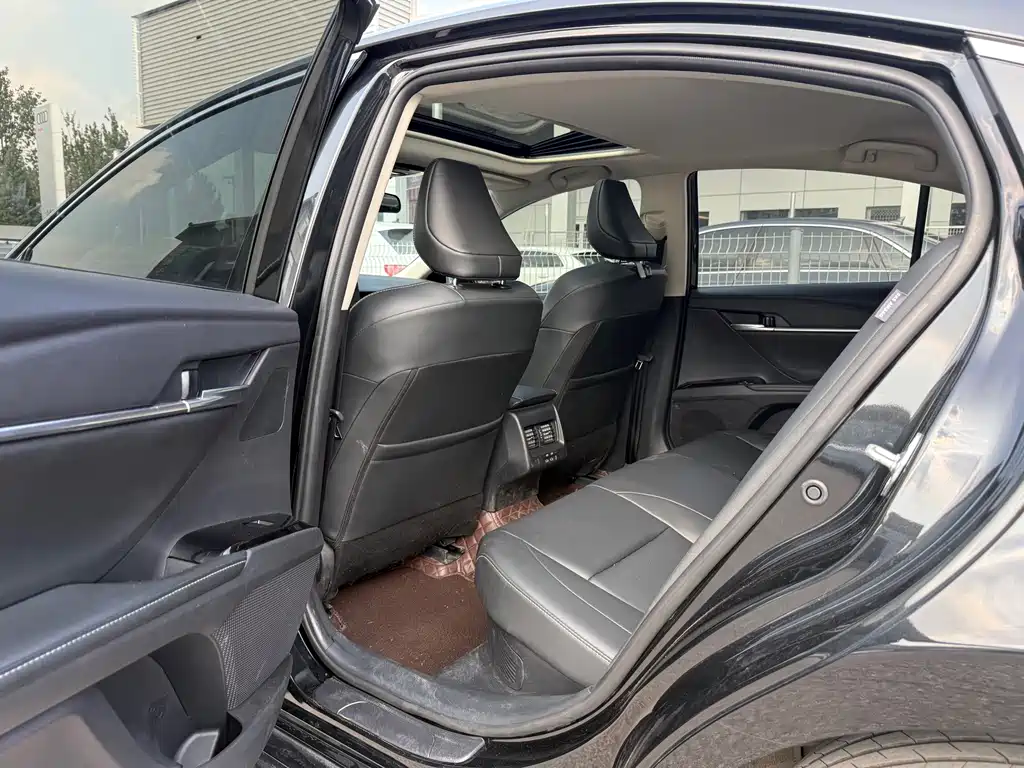 Toyota Camry 2025 — фото 13