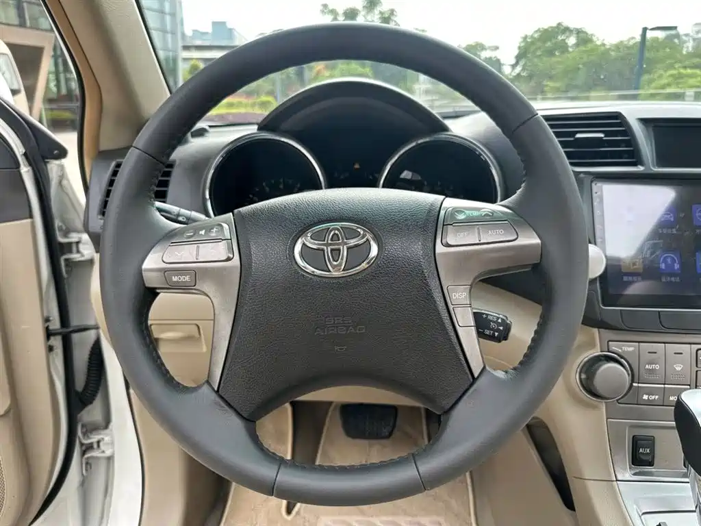 Toyota Highlander 2011 — фото 15