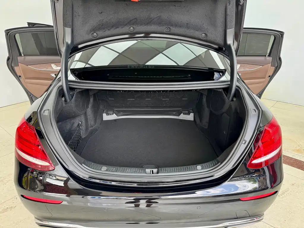 Mercedes-Benz E-Class 2020 — фото 24