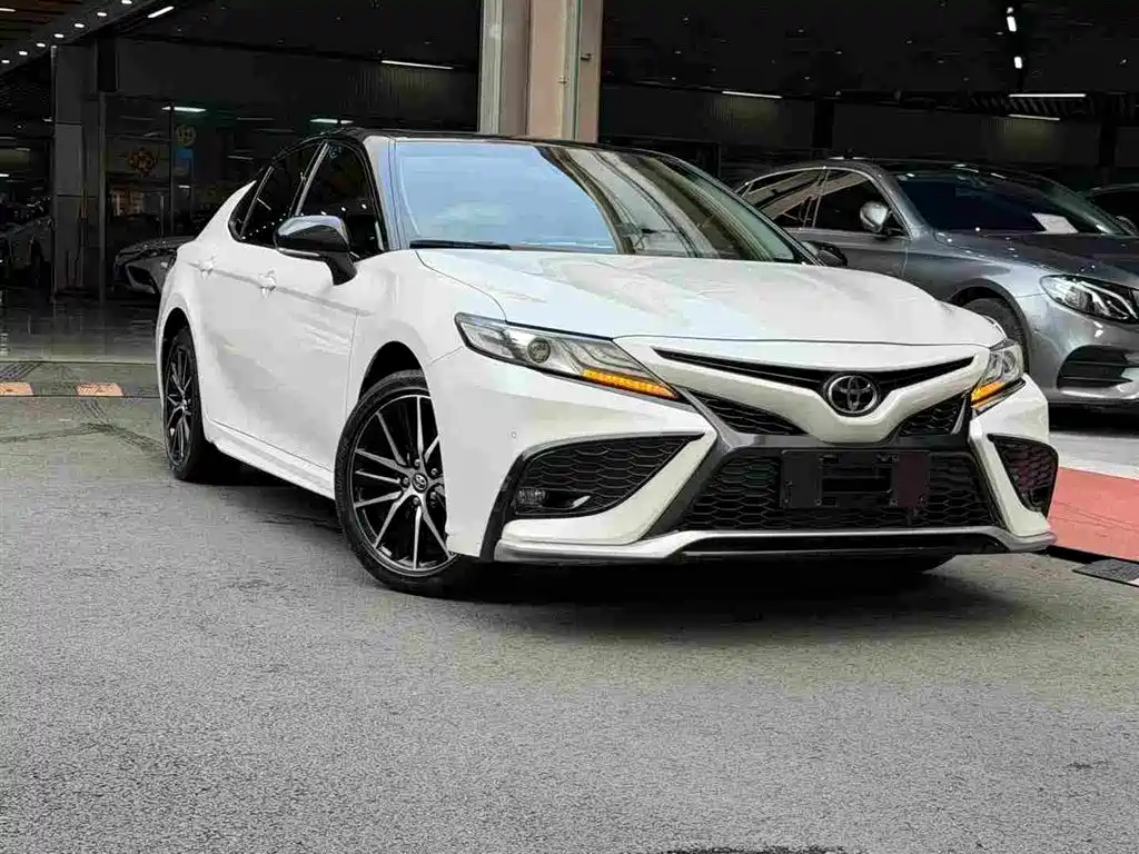 Toyota Camry 2022 — фото 10