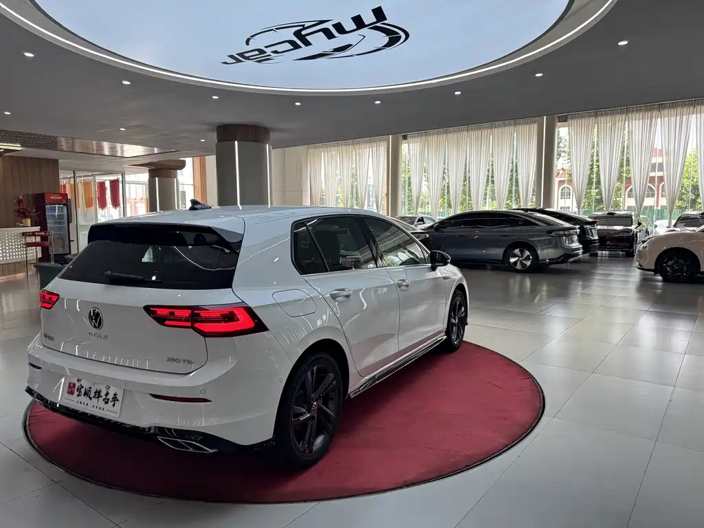 Volkswagen Golf 2024