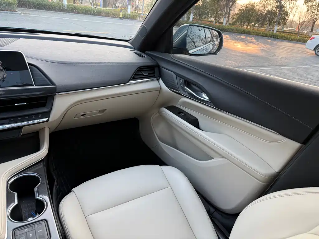 Cadillac CT4 2023 — фото 11