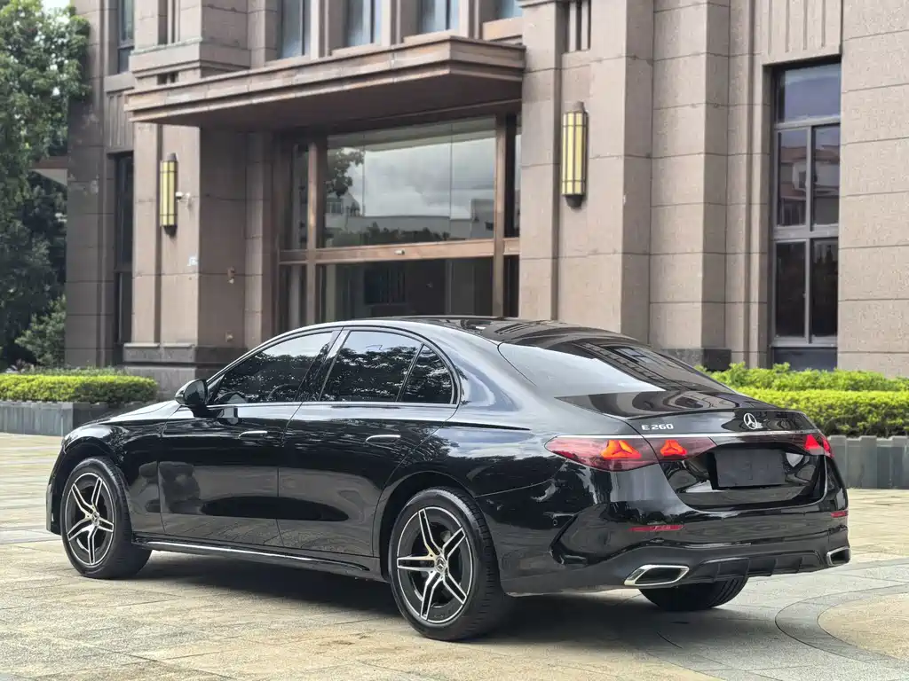 Mercedes-Benz E-Class 2025 — фото 12