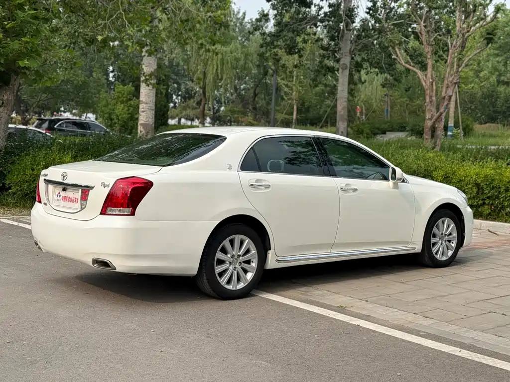 Toyota Crown 2012 — фото 19