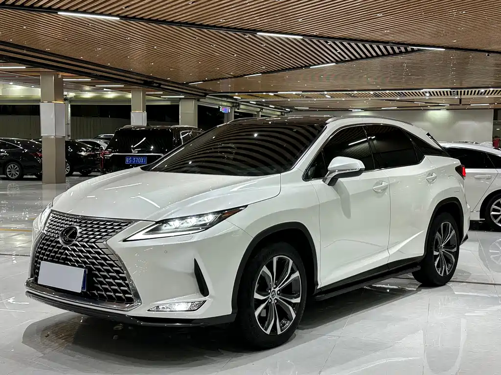 Lexus RX 2022 — фото 1