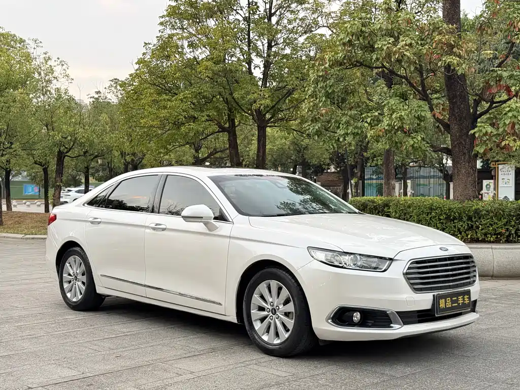 Ford Taurus 2018 — фото 3