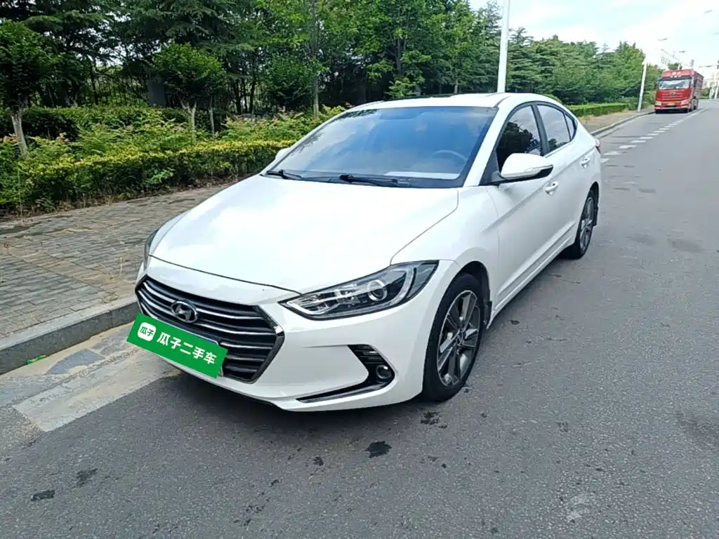 Hyundai Elantra 2016 — фото 2