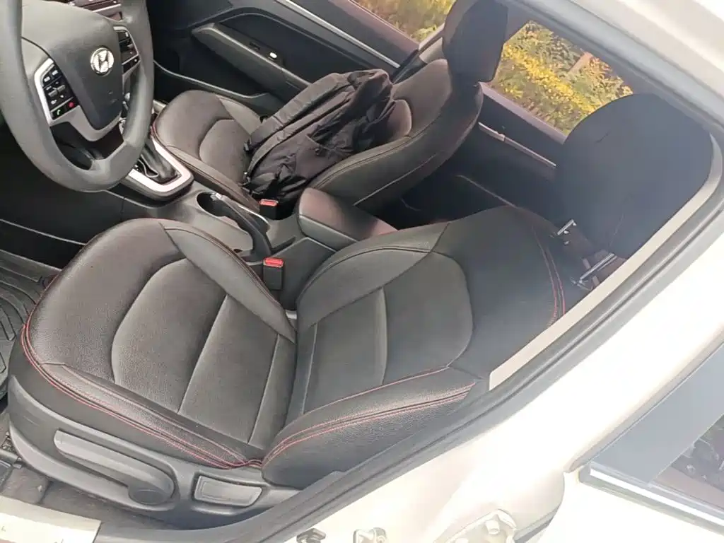 Hyundai Elantra 2016 — фото 15
