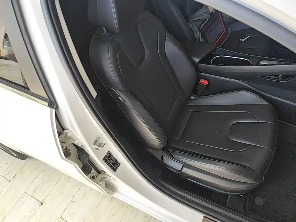 Hyundai Elantra 2023 — фото 25
