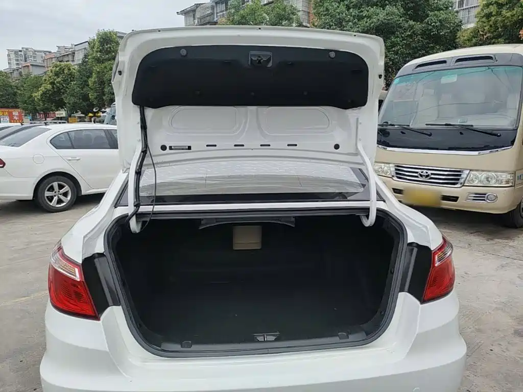 Changan Eado 2014 — фото 19