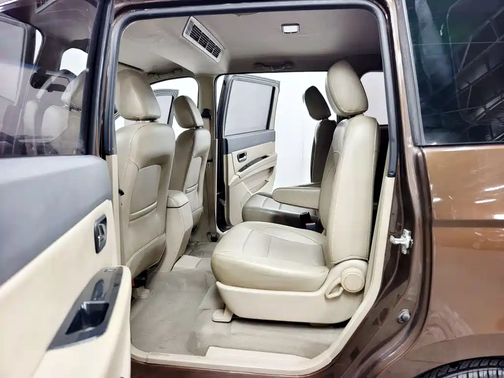 Wuling Hongguang 2014 — фото 13
