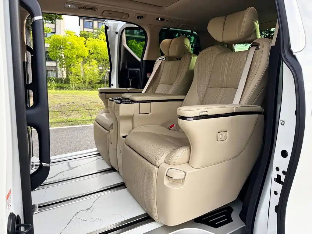 Toyota Vellfire 2022 — фото 16