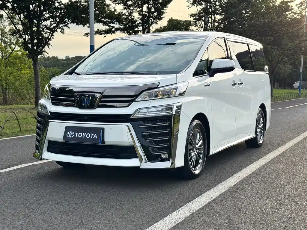 Toyota Vellfire 2022 — фото 1