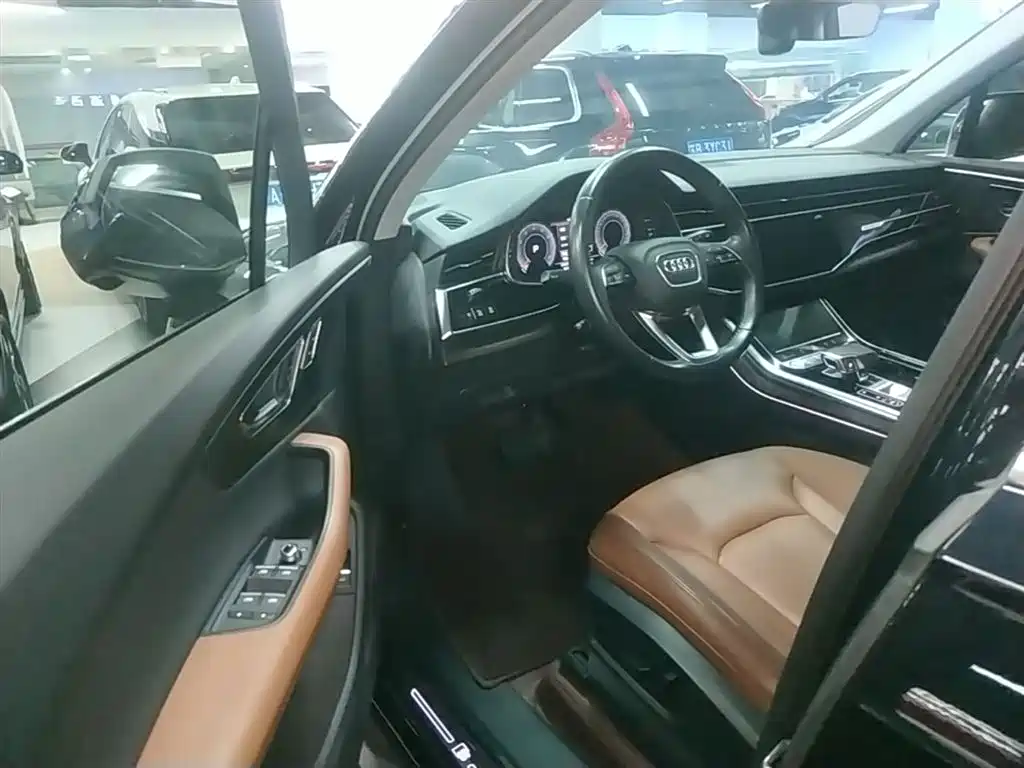 Audi Q7 2020 — фото 16