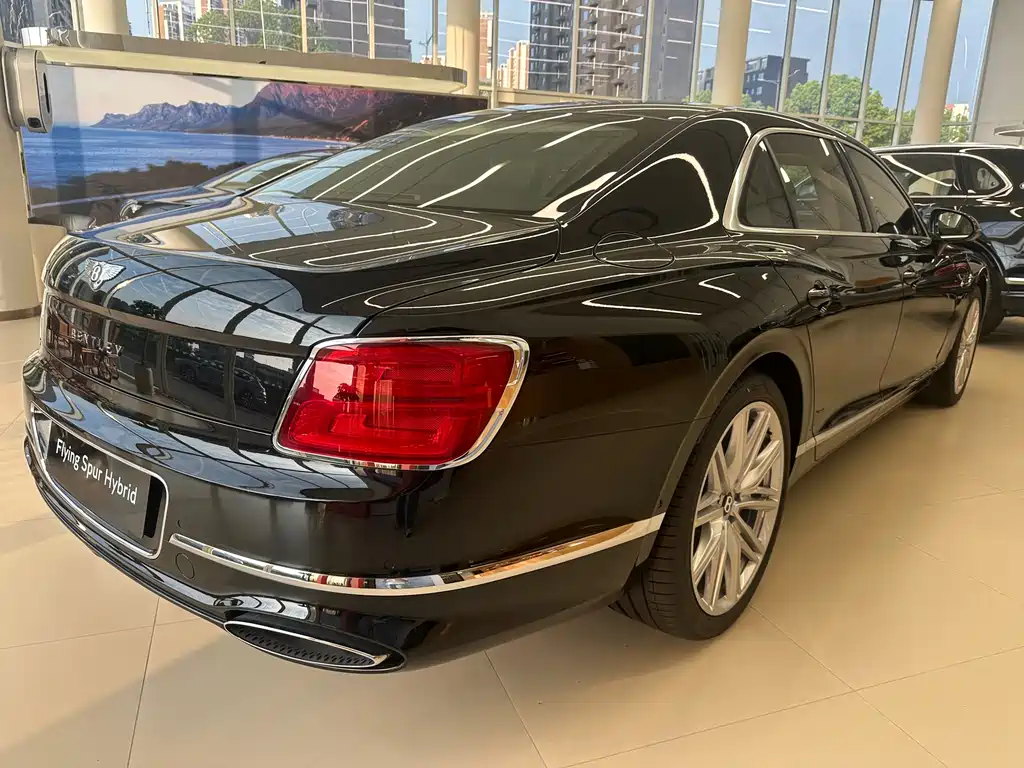 Bentley Flying Spur PHEV — фото 4