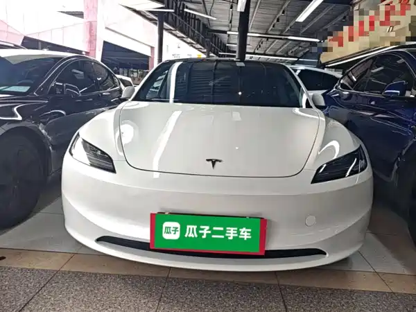 Tesla Model 3 2024