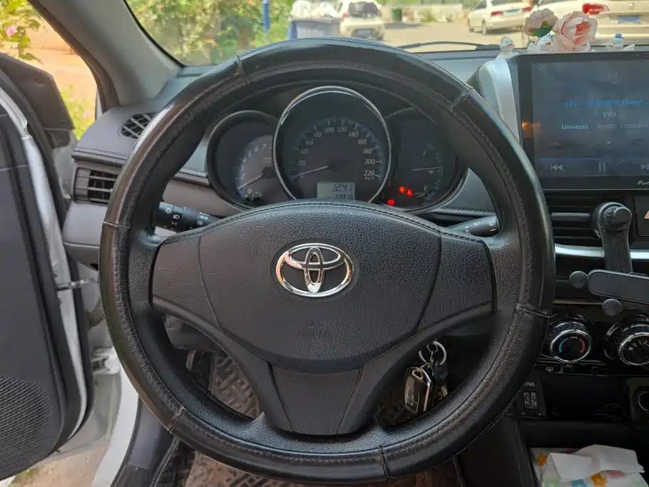 Toyota Yaris L 2019 — фото 15