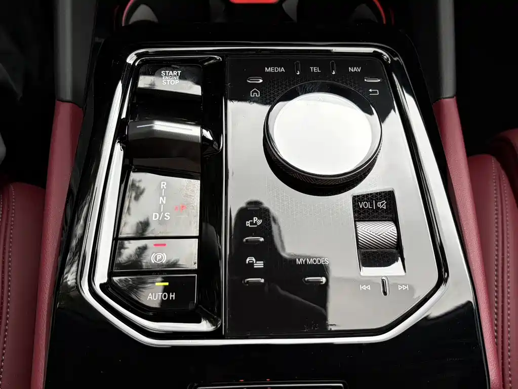 BMW 5 Series 2025 — фото 15