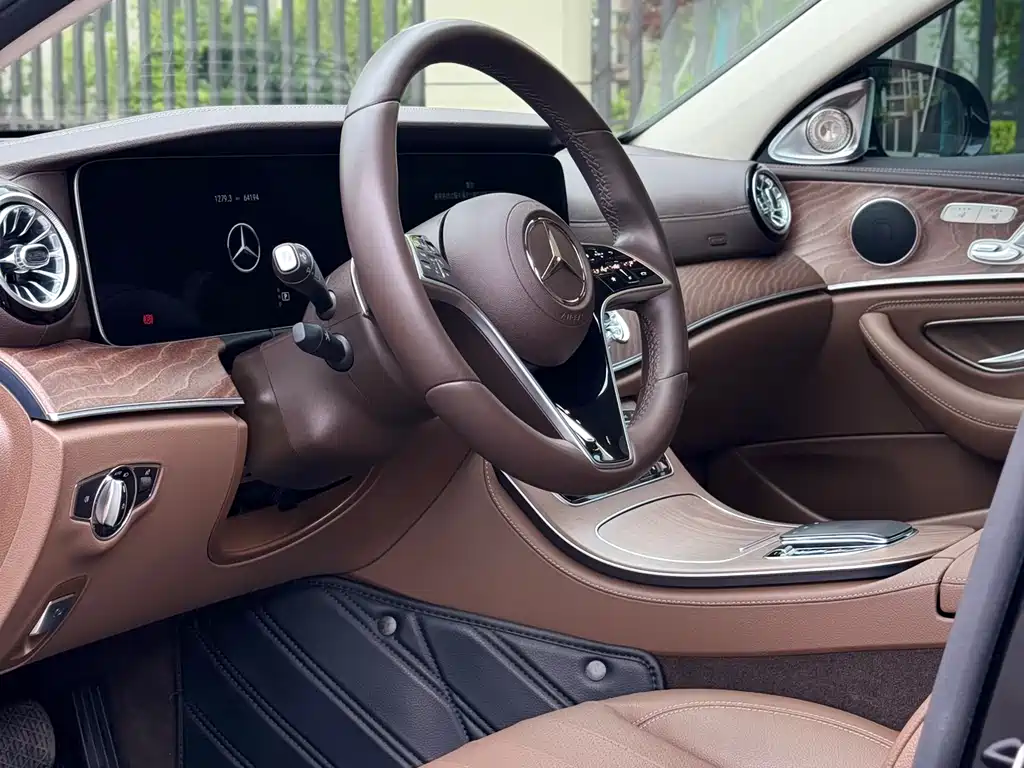 Mercedes-Benz E-Class 2023 — фото 6