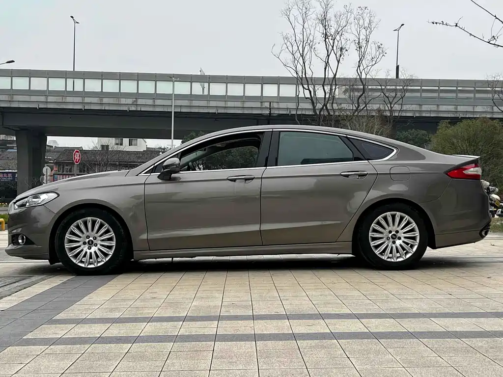 Ford Mondeo 2016 — фото 8