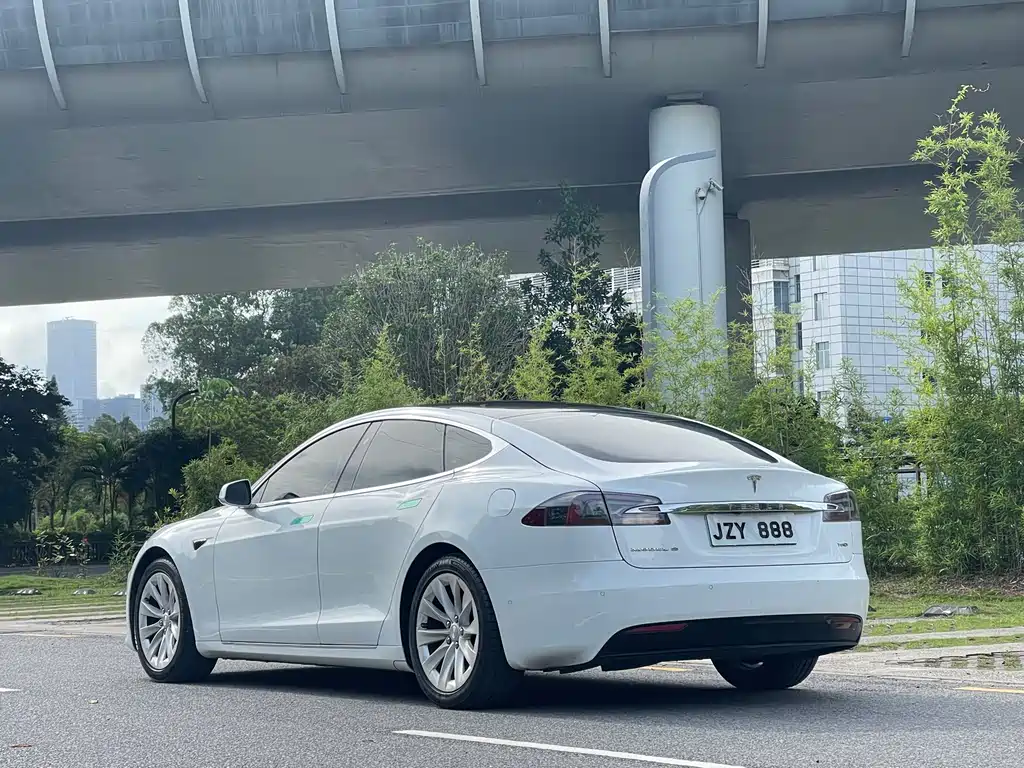 Tesla Model S 2019 — фото 5