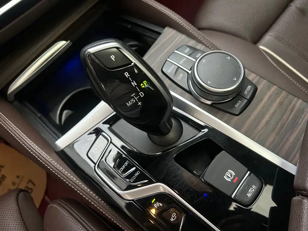 BMW 5 Series 2022 — фото 14