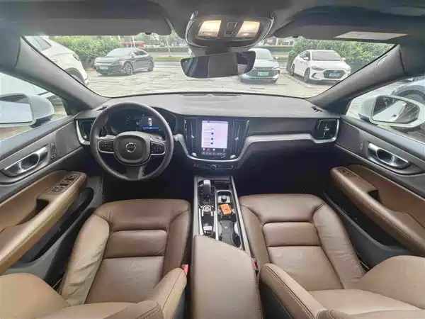Volvo S60 2025