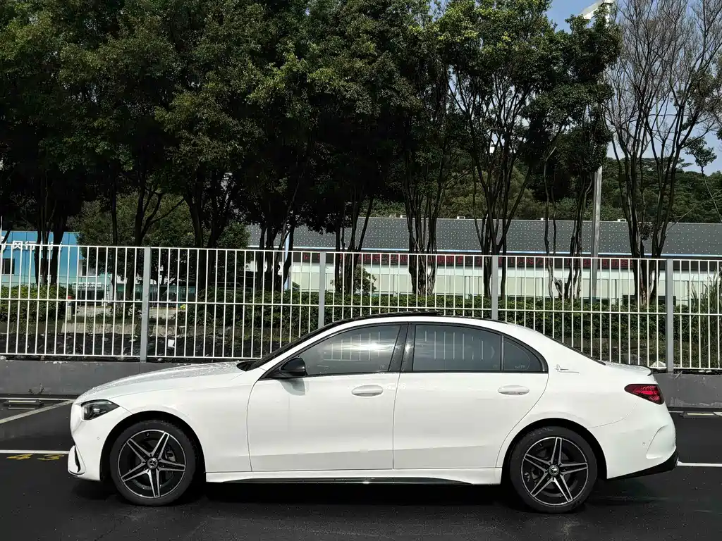 Mercedes-Benz C-Class 2023 — фото 8
