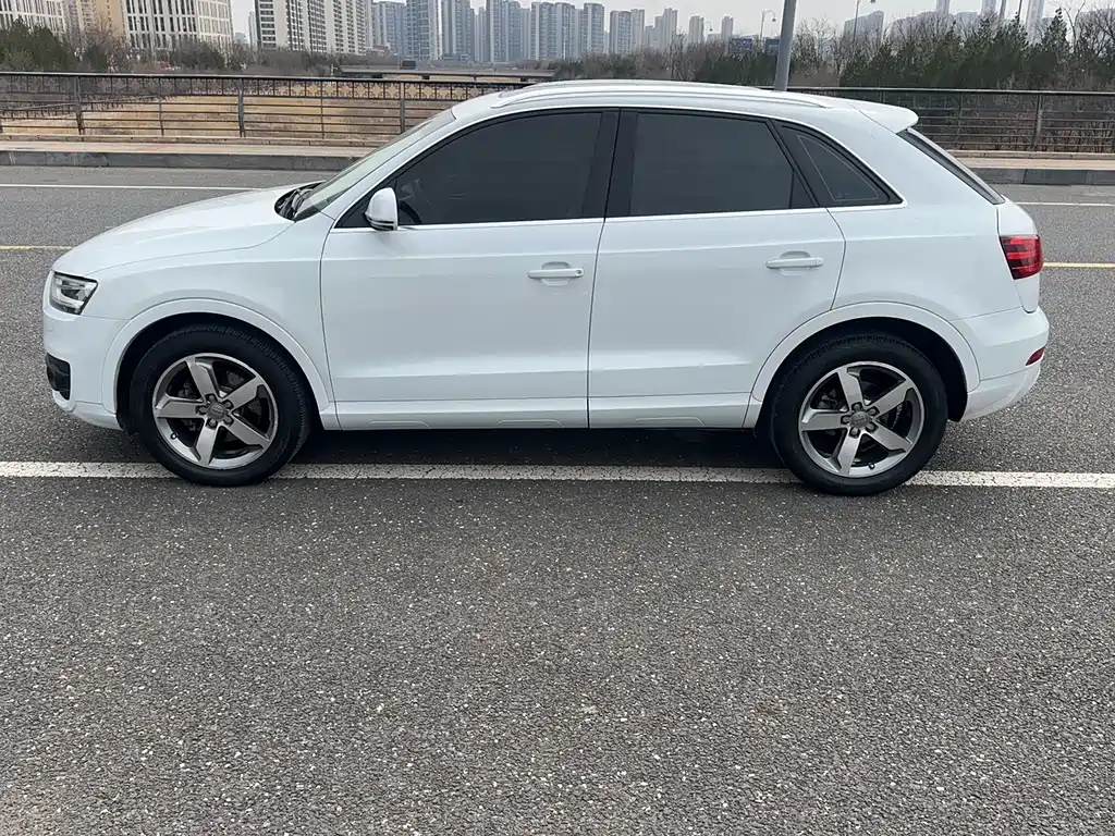 Audi Q3 2015 — фото 10