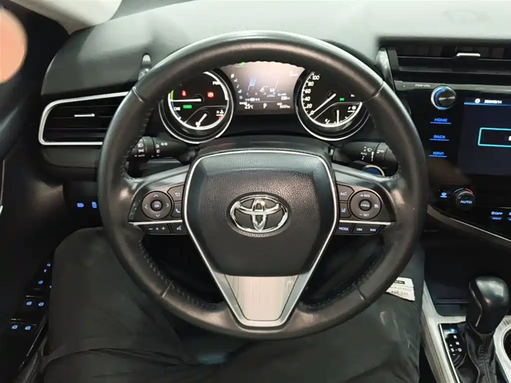 Toyota Camry 2021 — фото 11