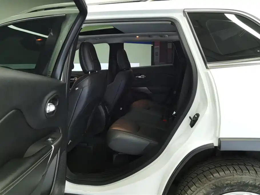 Jeep Cherokee 2019 — фото 11