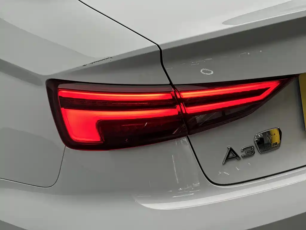 Audi A3 2019 — фото 11