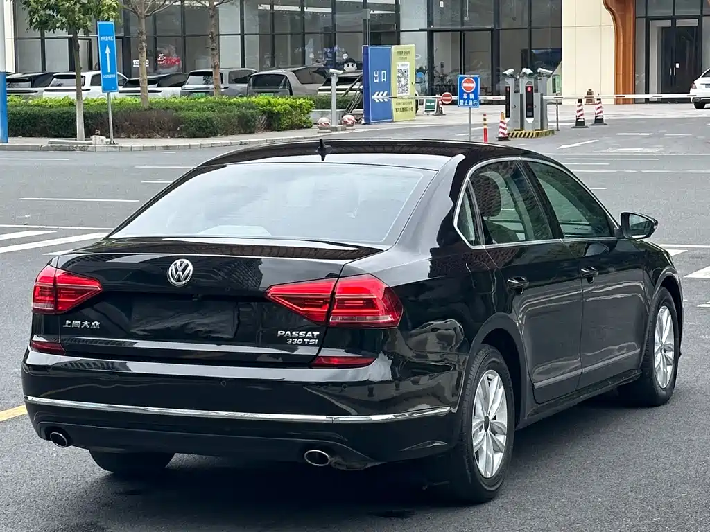Volkswagen Passat 2016 — фото 16