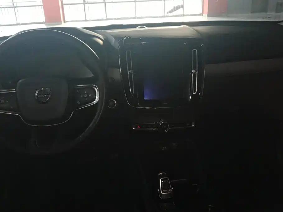 Volvo XC40 2020 — фото 12